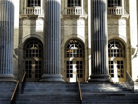 卢浮宫抢劫案嫌疑人被起诉 法院正式立案审理