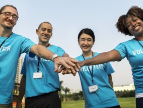 疯狂体育直播赚钱，普通人如何抓住风口，月入十万？