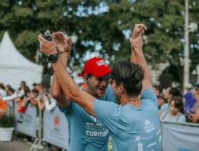 臀动青春，体育生直播间的另类健身狂欢