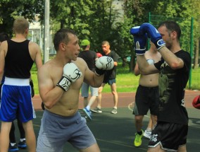 巅峰对决燃爆全场！聚力体育直播WWE，沉浸式感受职业摔角魅力