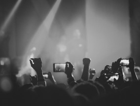 黑白与彩色的交响，体育直播的视听进化史