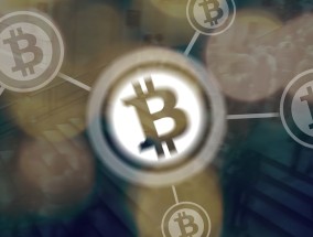 26元开锁服务被收1300元？深夜上门开锁费用引争议，商家回应引爆舆论