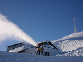 冰城冬日动起来！齐齐哈尔冬季体育课直播邀你共赏冰雪运动盛宴
