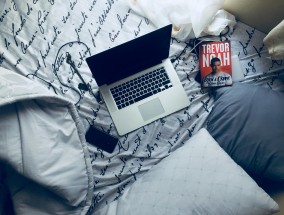 F1直播，当0.1秒的胜负在亿万屏前炸裂