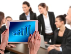 体育台直播如何赚钱？揭秘背后的盈利密码与普通人机遇