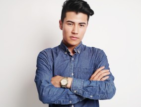 从解说席到观众席，当代男性在体育直播中的身份重构