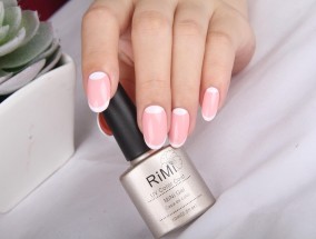 荒野求生，冷美人美甲睫毛仍坚挺