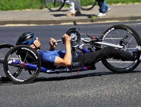 激情与专业并存，山车体育频道现场直播的沉浸式观赛体验