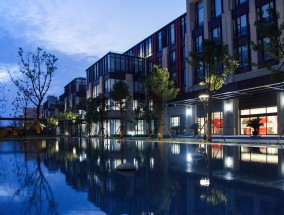 从训练场到直播间，体育生与酒店的跨界融合新图景