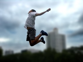 感恩时刻，体育直播回放中的情感共鸣与精神传承