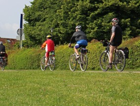 网红公路垮塌致3000村民出行受阻，基础设施背后的民生之痛