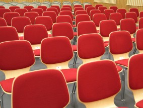 卫星直播引领西甲赛事盛宴，体育频道如何重塑观赛体验