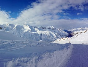瑞士体育直播，阿尔卑斯山巅的体育狂欢如何征服全球观众？