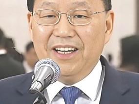 全国政协常委、赛力斯集团董事长张兴海：新能源汽车产业要持续技术创新，走向国际化