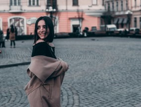 荧屏之外的汗水，体育直播女主持人的幕后生存指南