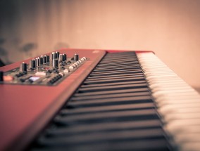 云端绽放，百老汇如何突破物理舞台的边界，开启数字时代的艺术新纪元