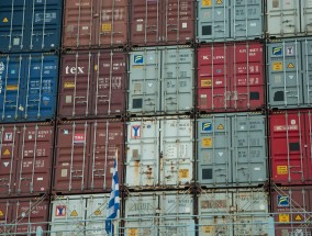 瞌睡还是抗议？日本前首相在国会打盹现象折射政治生态