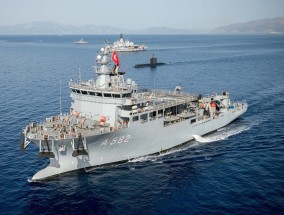 东南海域上空雏鹰展翅，00后飞行员首次实弹射击见证中国海军新纪元