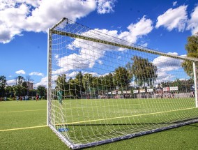 从草皮到直播间，解码体育直播中钉鞋的精密革命