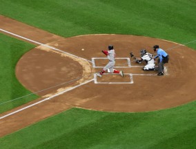 从赛场到牌桌，体育直播与斗地主的实时竞技革命