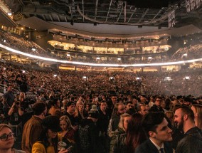 绿茵场上的声波狂欢，解码腾讯体育直播的音乐剧本