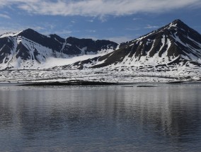 南极冰川危机，两个月消失近一半，地球在发出什么警报？