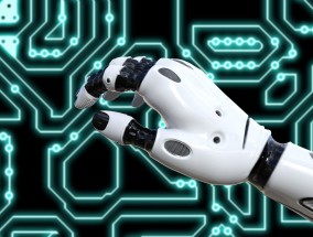 何小鹏的机器人里藏真人回应，技术伦理的灰度地带如何重塑未来？