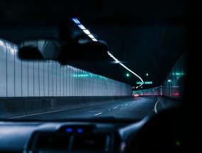 直播时代的体育小说，当速度与激情碰撞虚拟与现实