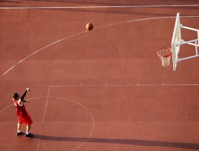 NBA体育王者直播，指尖方寸间的篮球圣殿