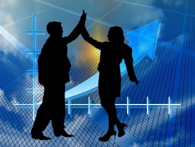 体育直播解说哪家强？深度解析行业头部平台竞争力