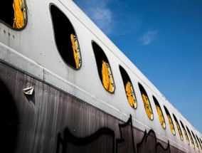 伊朗客机突发机械故障 飞行员生死弹射逃生记