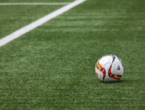 直播镜头下的江苏足球，汗水与梦想的热血碰撞