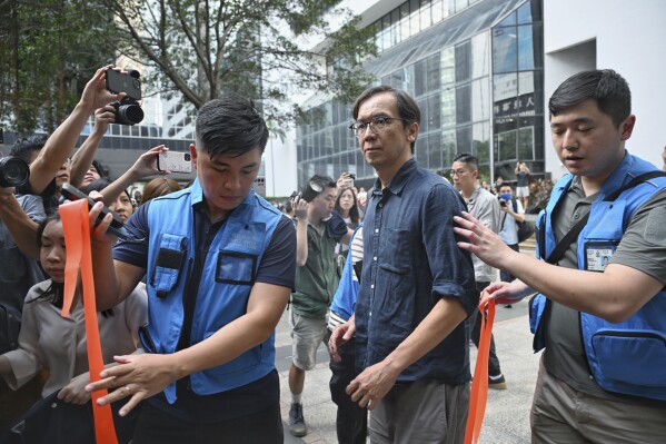 外国政府批评香港对两名记者的定罪