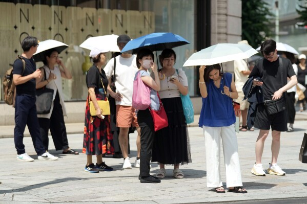 今年7月，东京平均气温创下历史新高，120多人死于中暑