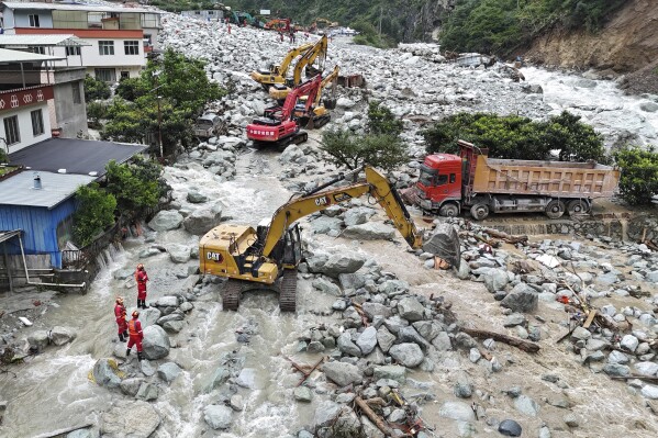 在过去的两个月里，暴雨已经夺去了中国150多人的生命