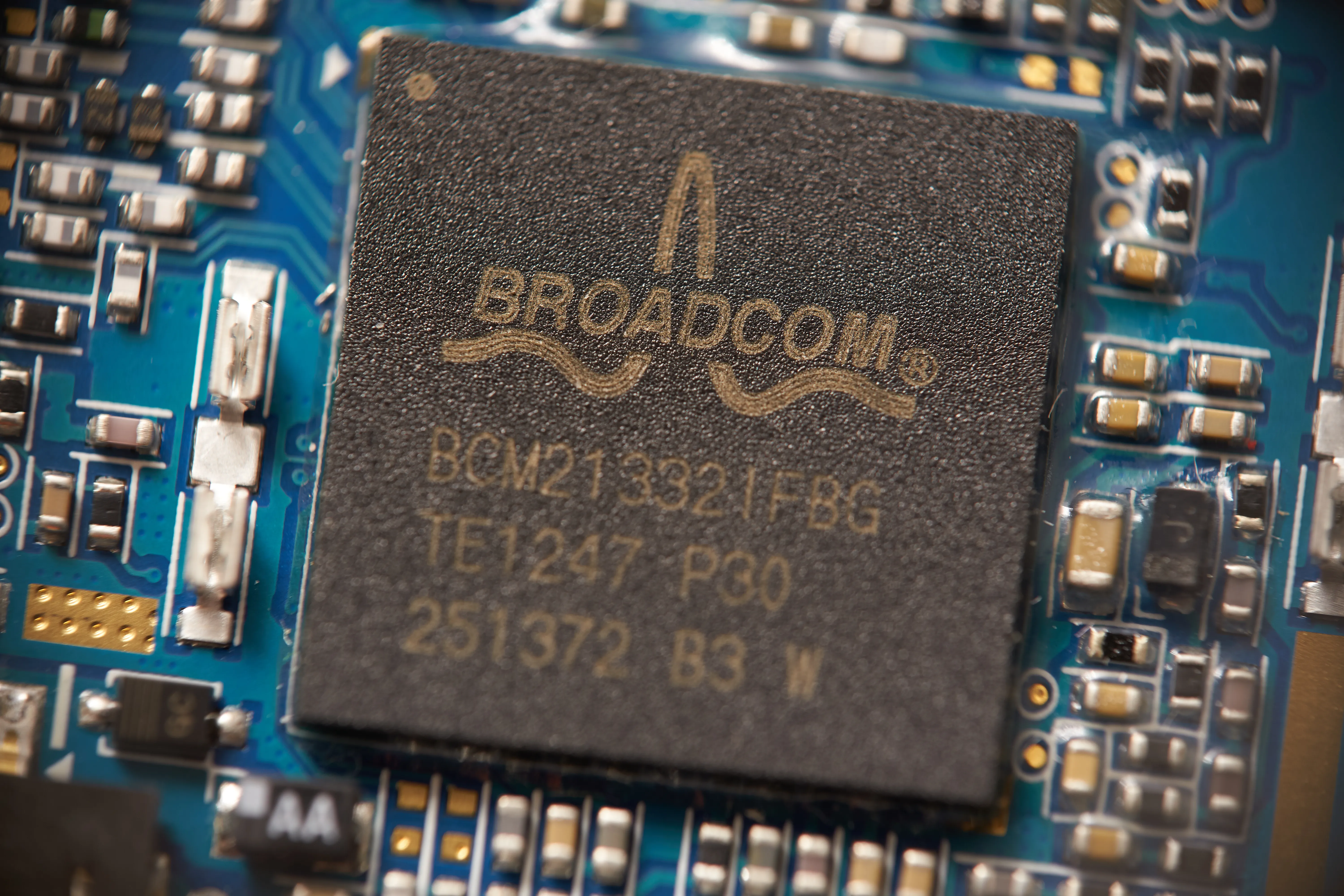 Broadcom股票分析：评估纳斯达克：AVGO的增长与估值