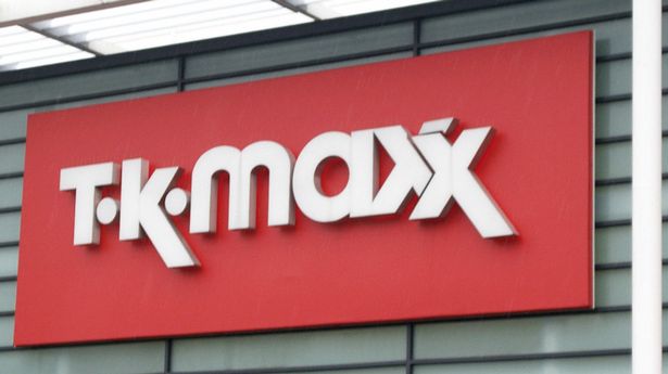 tkmaxx的顾客“跑”到商店，因为175英镑的名牌鞋只卖60英镑