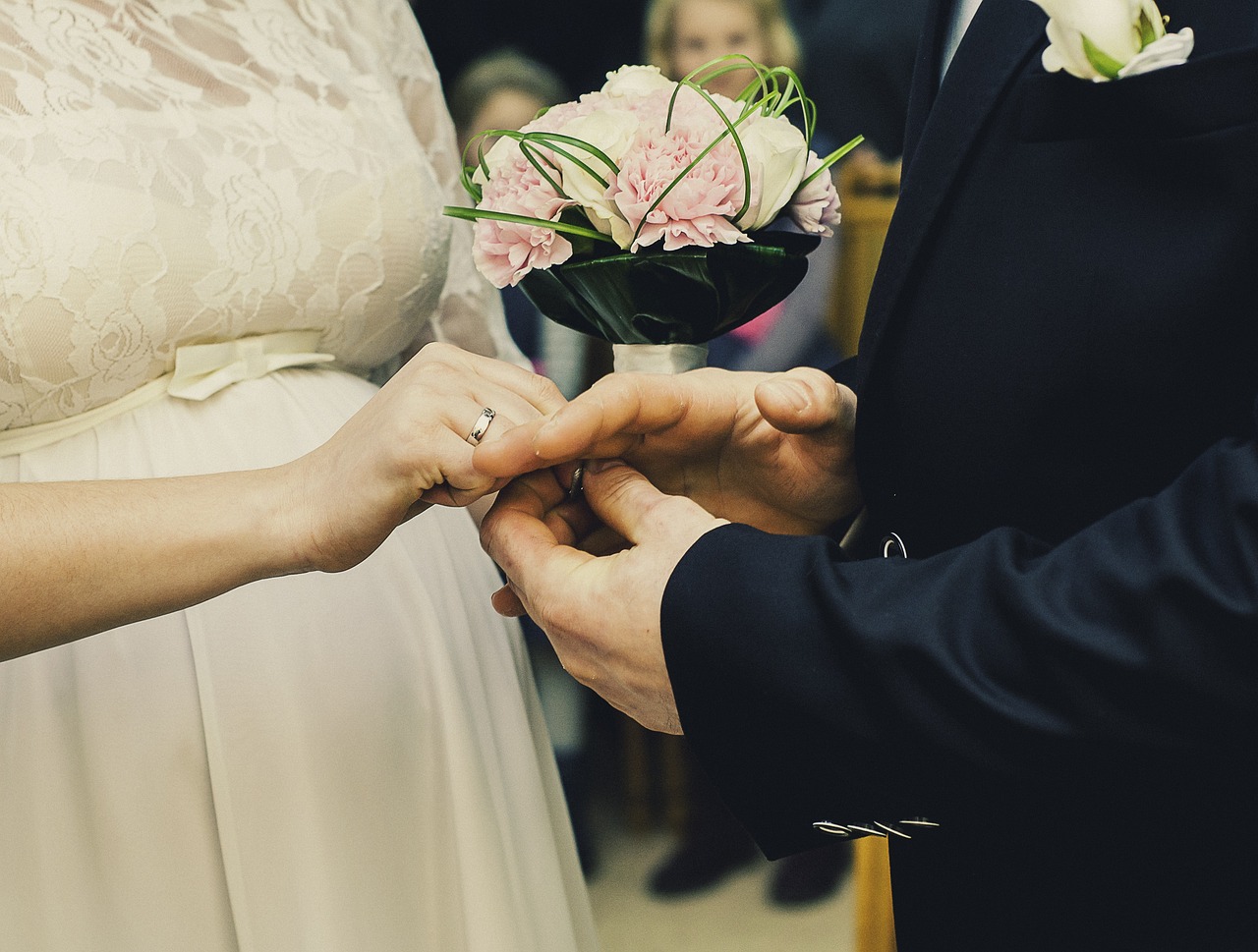 女子结婚三年惊觉惊天真相，老公竟是个骗子