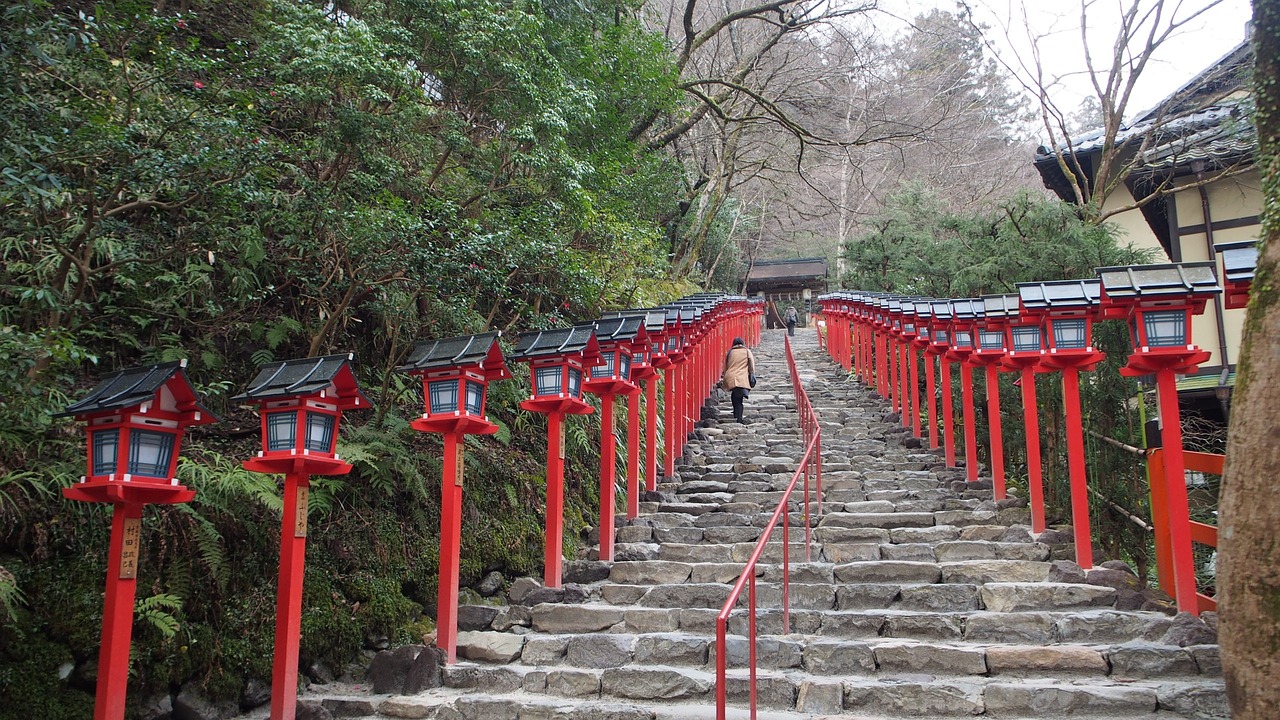 日本公审在靖国神社涂鸦男子，历史与现实交织的争议事件