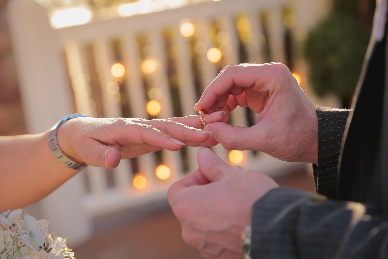 结婚一年是否存在共同财产，解析婚姻财产与夫妻共同财产认定