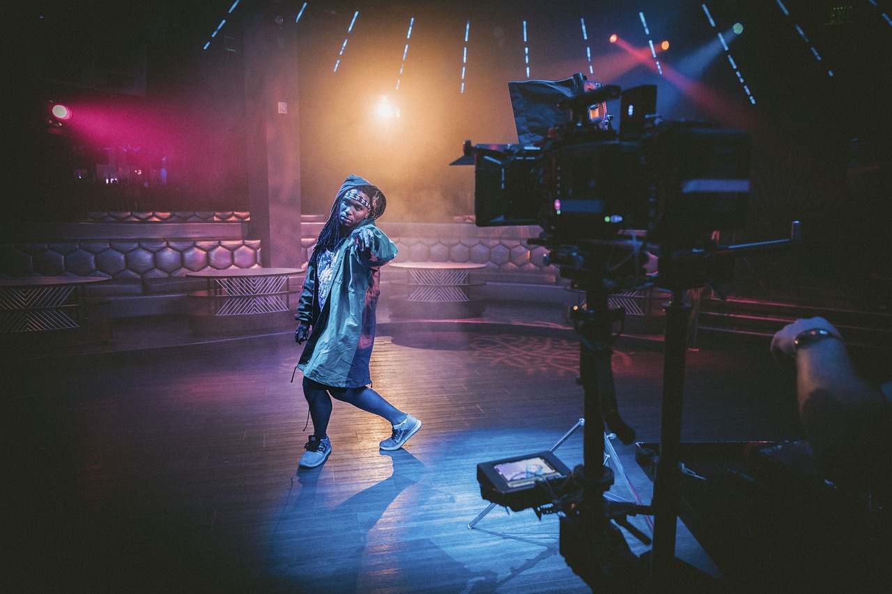 苏超决赛爆满!62329人见证史诗级对决,纪录诞生! 苏超决赛爆满!62329人见证史诗级对决,纪录诞生!