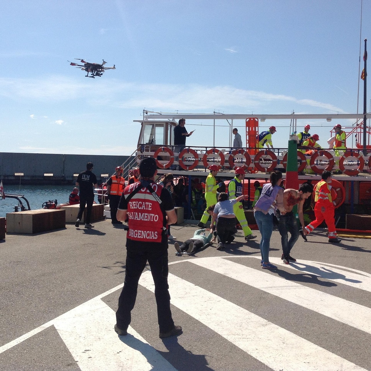 罗布泊无人区惊现驾车失联事件，救援队紧急搜寻生命迹象