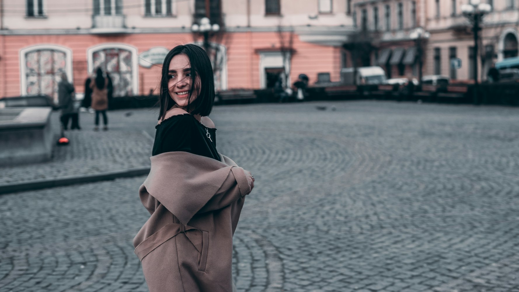 荧屏之外的汗水，体育直播女主持人的幕后生存指南