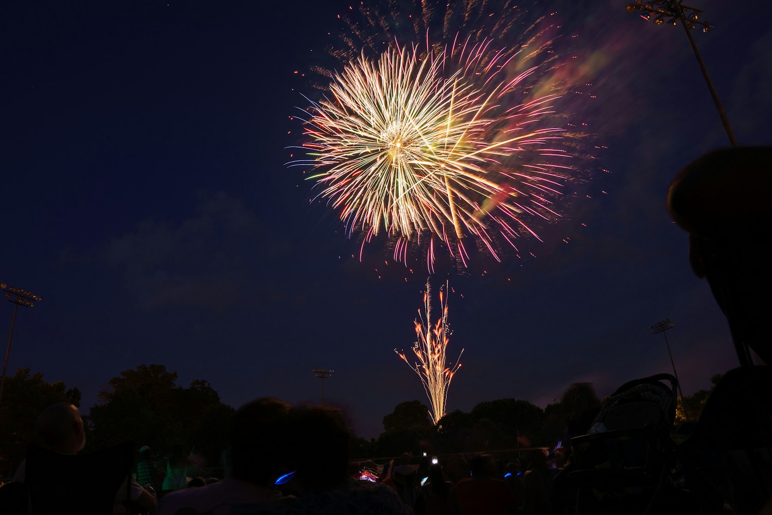 春节七天乐,超长假期开启!团圆与烟火气交织的温暖时光 春节七天乐,超长假期开启!团圆与烟火气交织的温暖时光