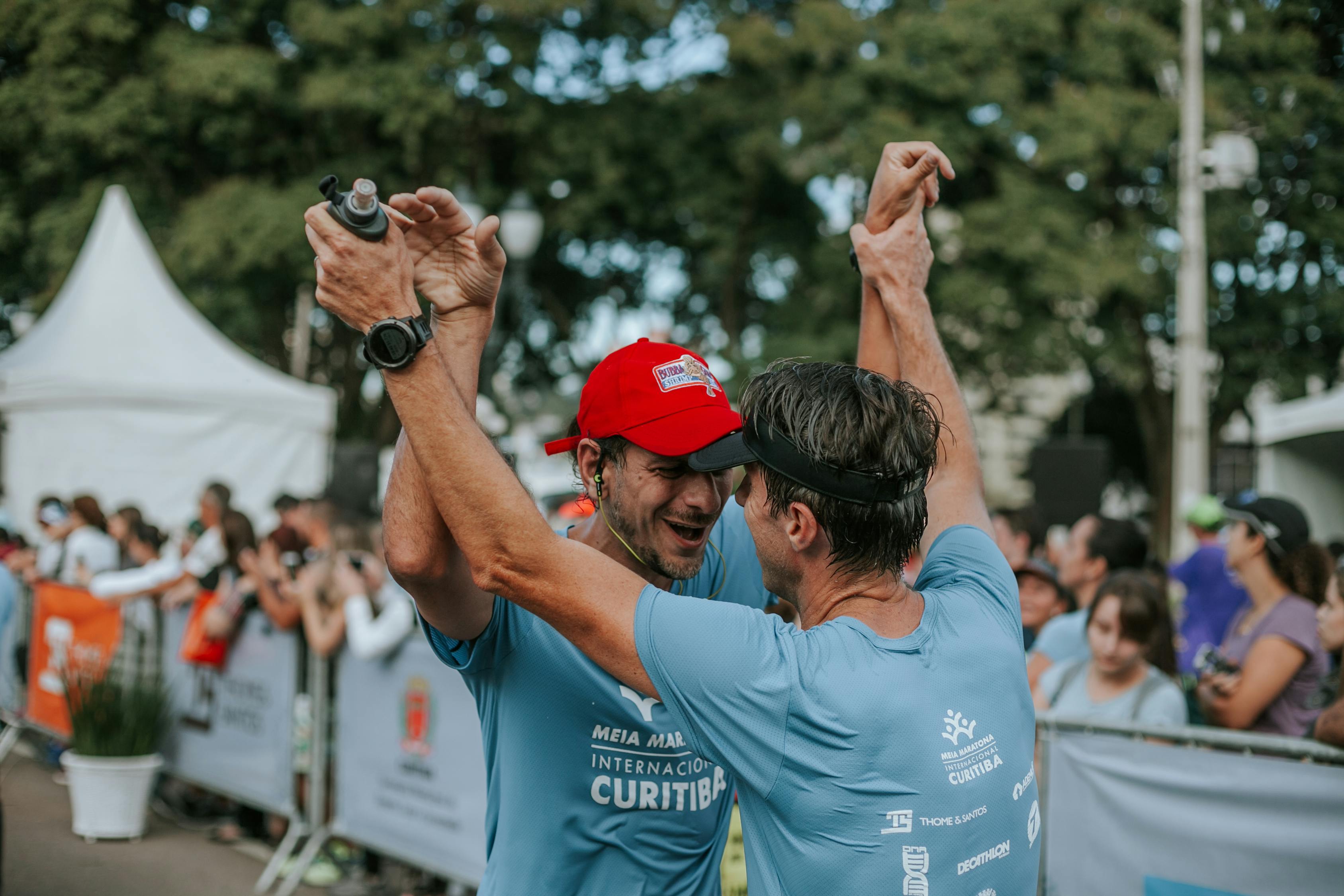 臀动青春，体育生直播间的另类健身狂欢