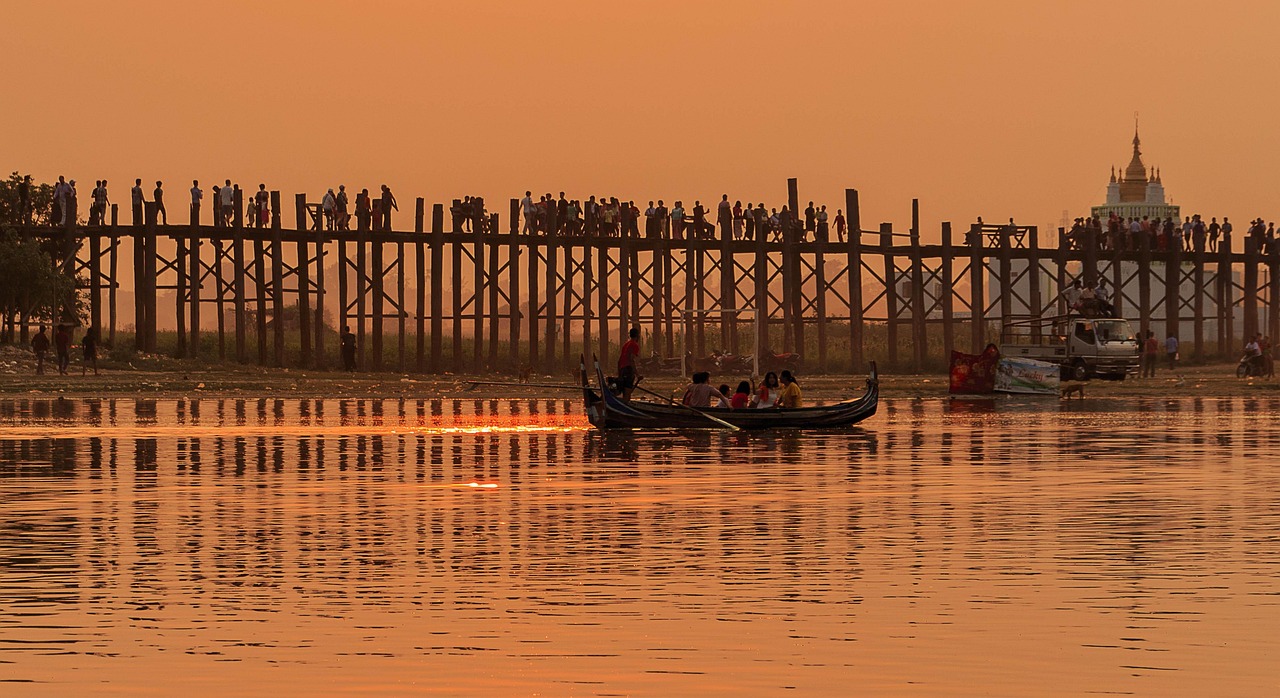 当大气层阻挡了气球的轨迹,爱却架起了永恒的桥梁 当大气层阻挡了气球的轨迹,爱却架起了永恒的桥梁