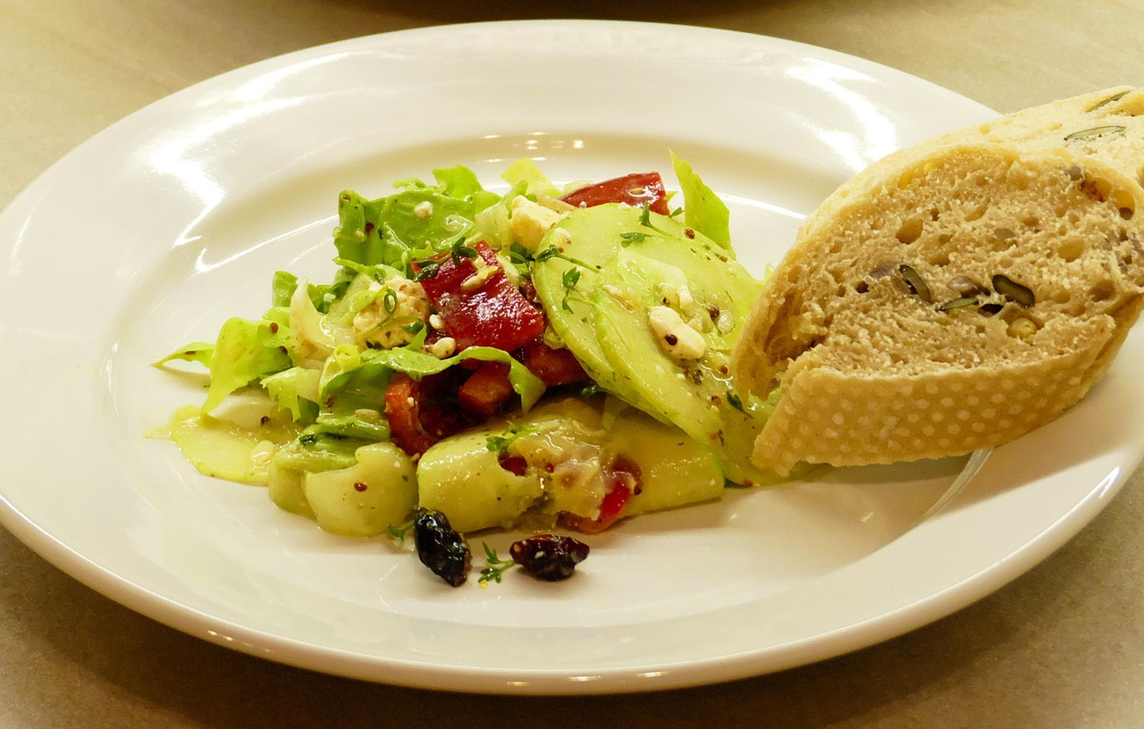 饭香不怕热!体育赛事直播的饮食新次元,从观赛到云吃的沉浸式狂欢 饭香不怕热!体育赛事直播的饮食新次元,从观赛到云吃的沉浸式狂欢