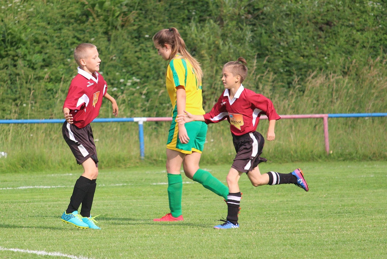 体育狂欢背后的疯狂经济学,当NBA与英超直播重构现代人的情绪账本 体育狂欢背后的疯狂经济学,当NBA与英超直播重构现代人的情绪账本