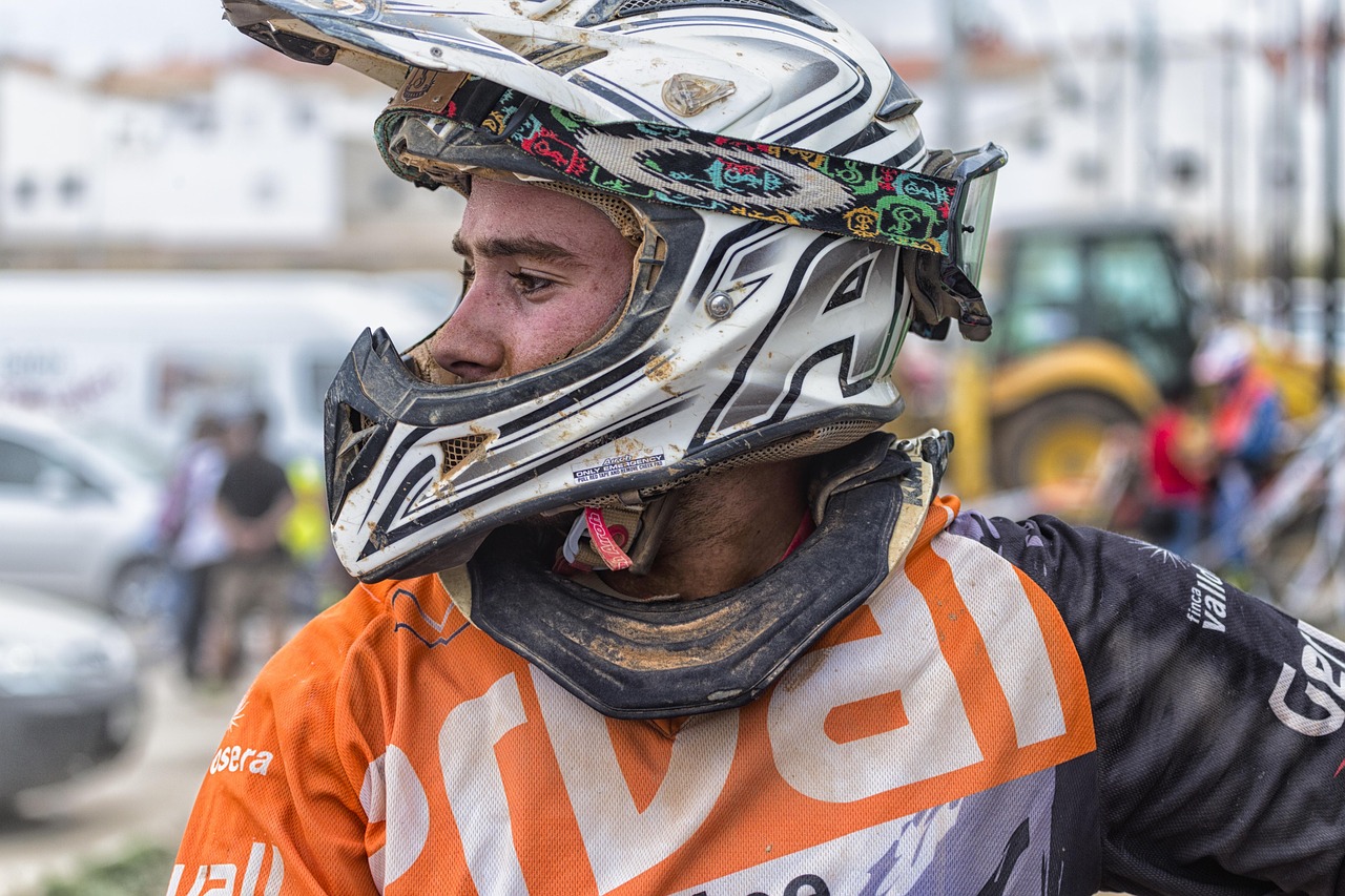 铁杆球迷的三十年直播人生，体育解说老吴的永不退场