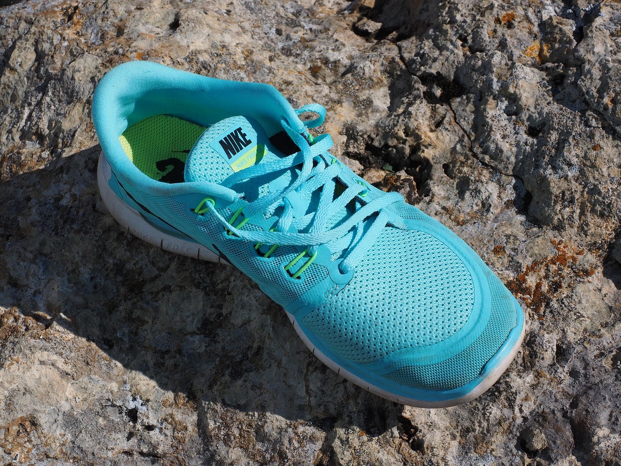 直播带货如何重塑跑鞋消费场景?体育跑鞋直播开启云试穿新纪元 直播带货如何重塑跑鞋消费场景?体育跑鞋直播开启云试穿新纪元